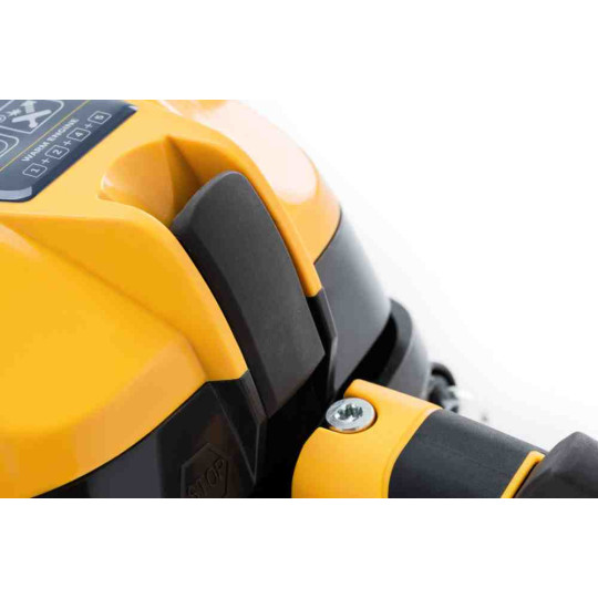 Купити Пила ланцюгова бензинова STIGA CS755. Офіційний магазин Toolmaster Україна. Фірмовий інструмент та обладнання, офіційна гарантія