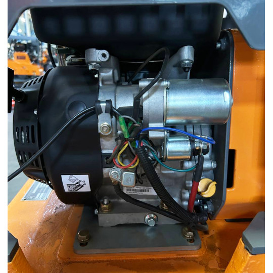 Купити Віброплита GPC400-LCRH, з гідравлічним реверсом,Loncin G390FD 13к.с., 405кг, розмір плити 900*650, лита плита з інтегрованим вібромеханізмом GTM. Офіційний магазин Toolmaster Україна. Фірмовий інструмент та обладнання, офіційна гарантія