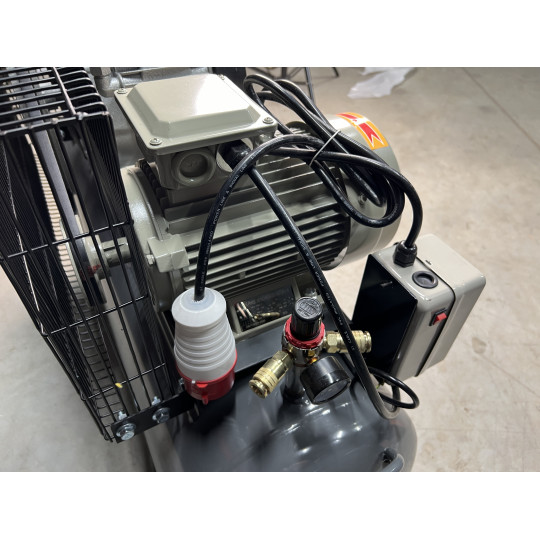 Купити Поршневий компресор MAST TA65/100L 220V PRO. Офіційний магазин Toolmaster Україна. Фірмовий інструмент та обладнання, офіційна гарантія