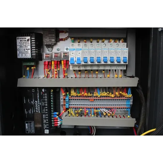 Купити Дизельний генератор UNIVERSAL UND-BD 250 KVA. Офіційний магазин Toolmaster Україна. Фірмовий інструмент та обладнання, офіційна гарантія