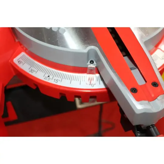 Купити Пила торцовочно-циркулярная Holzmann TK 305. Официальный магазин Toolmaster Украина. Фирменный инструмент и оборудование, официальная гарантия