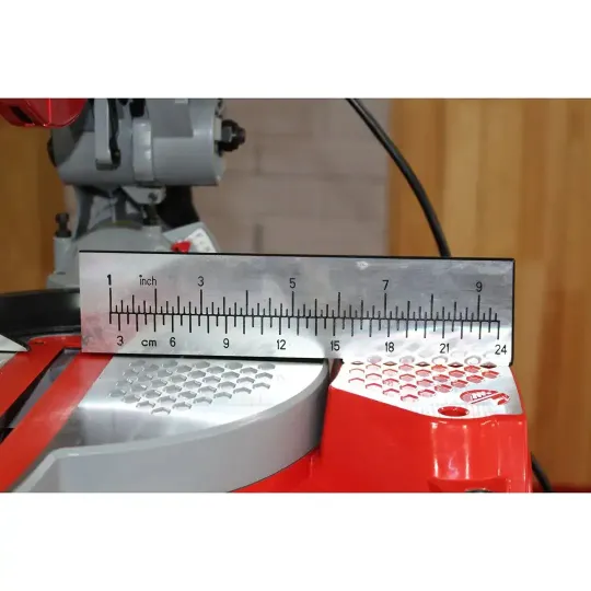 Купити Пила торцовочно-циркулярная Holzmann TK 305. Официальный магазин Toolmaster Украина. Фирменный инструмент и оборудование, официальная гарантия
