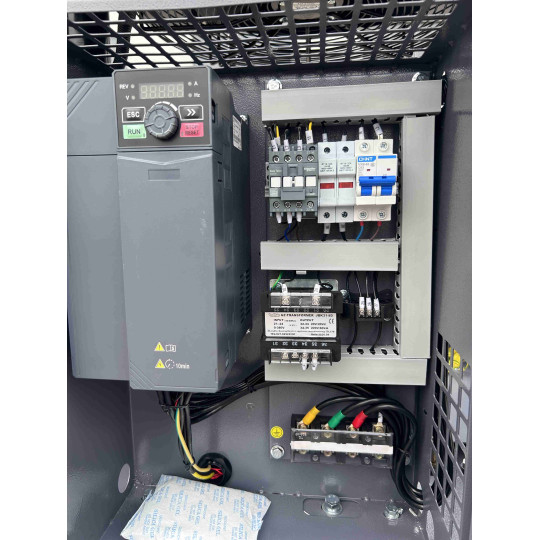 Купити Гвинтовий компресор Mast SPM-11DT 10BAR (осушувач + ресивер 500 л). Офіційний магазин Toolmaster Україна. Фірмовий інструмент та обладнання, офіційна гарантія