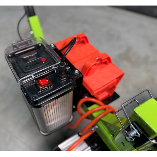 Купити Акумуляторний тягач MAST Gardentechnik UT2000. Офіційний магазин Toolmaster Україна. Фірмовий інструмент та обладнання, офіційна гарантія