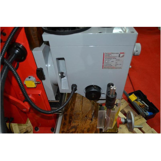 Купити Фрезерный станок Holzmann BF 50DIG. Официальный магазин Toolmaster Украина. Фирменный инструмент и оборудование, официальная гарантия