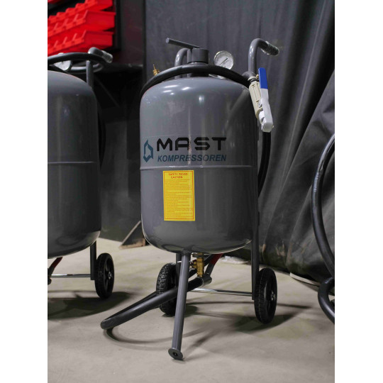 Купити Напірний піскоструминний апарат MAST MSB10 (37 л). Офіційний магазин Toolmaster Україна. Фірмовий інструмент та обладнання, офіційна гарантія