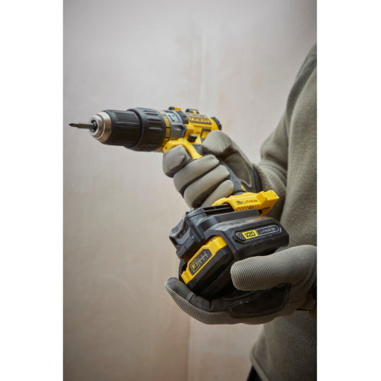 Купити Адаптер переходник для аккумуляторной батареи V20 STANLEY FATMAX SFMCB100. Официальный магазин Toolmaster Украина. Фирменный инструмент и оборудование, официальная гарантия