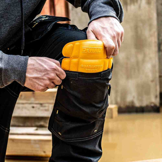 Купити Вставки для наколінників DeWALT DWC15-001. Офіційний магазин Toolmaster Україна. Фірмовий інструмент та обладнання, офіційна гарантія