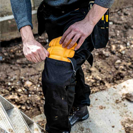 Купити Вставки для наколінників DeWALT DWC15-001. Офіційний магазин Toolmaster Україна. Фірмовий інструмент та обладнання, офіційна гарантія