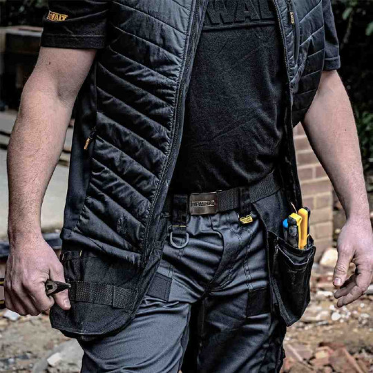 Купити Ремень DeWALT DWC14-001. Официальный магазин Toolmaster Украина. Фирменный инструмент и оборудование, официальная гарантия