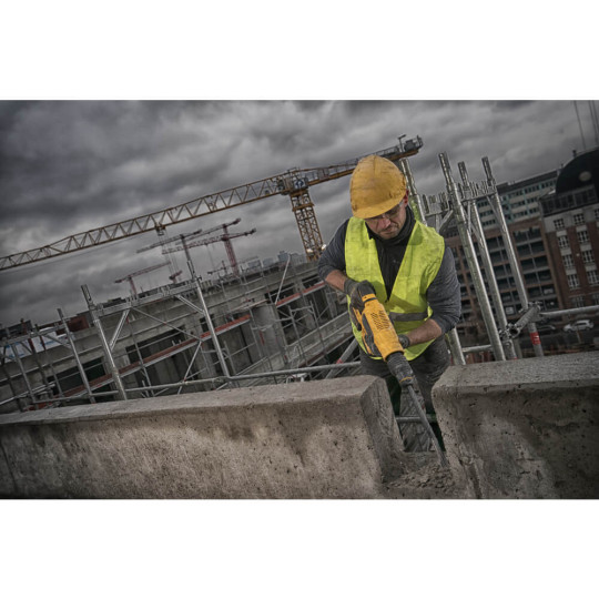 Купити Перфоратор аккумуляторный бесщеточный SDS MAX DeWALT DCH481N. Официальный магазин Toolmaster Украина. Фирменный инструмент и оборудование, официальная гарантия