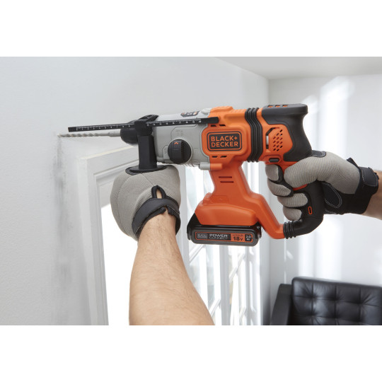 Купити Перфоратор аккумуляторный BLACK+DECKER BCD900D1S. Официальный магазин Toolmaster Украина. Фирменный инструмент и оборудование, официальная гарантия