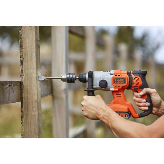 Купити Перфоратор аккумуляторный BLACK+DECKER BCD900D1S. Официальный магазин Toolmaster Украина. Фирменный инструмент и оборудование, официальная гарантия