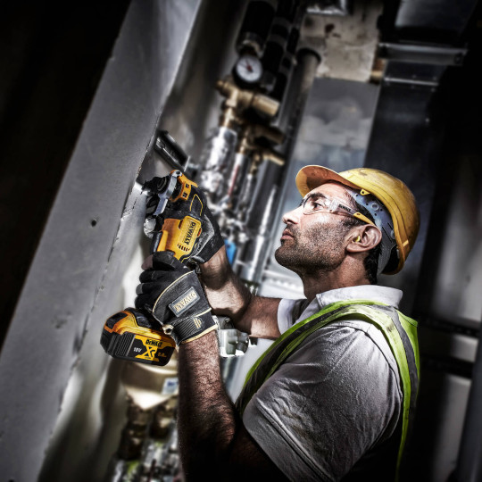 Купити Багатофункціональний інструмент акумуляторний безщітковий DeWALT DCS356NT. Офіційний магазин Toolmaster Україна. Фірмовий інструмент та обладнання, офіційна гарантія