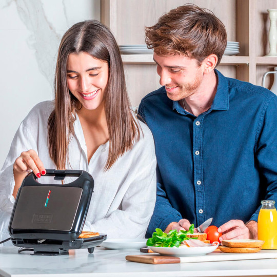 Купити Бутербродница BLACK+DECKER BXSA753E. Официальный магазин Toolmaster Украина. Фирменный инструмент и оборудование, официальная гарантия