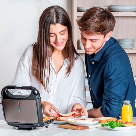 Купити Бутербродница BLACK+DECKER BXSA753E. Официальный магазин Toolmaster Украина. Фирменный инструмент и оборудование, официальная гарантия