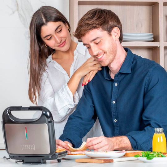 Купити Бутербродница BLACK+DECKER BXSA753E. Официальный магазин Toolmaster Украина. Фирменный инструмент и оборудование, официальная гарантия