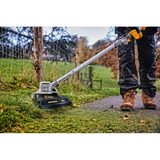 Купити Коса аккумуляторная бесщеточная DeWALT DCMST561N. Официальный магазин Toolmaster Украина. Фирменный инструмент и оборудование, официальная гарантия