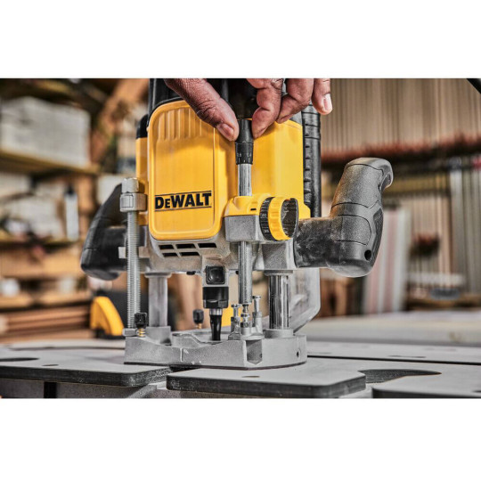 Купити Фрезер мережевий DeWALT DWE625. Офіційний магазин Toolmaster Україна. Фірмовий інструмент та обладнання, офіційна гарантія