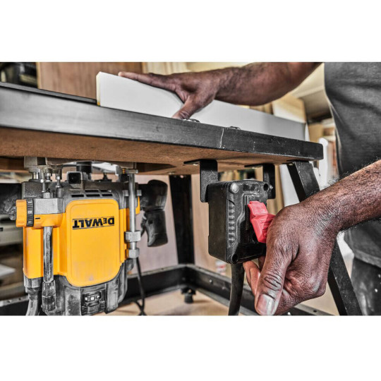 Купити Фрезер мережевий DeWALT DWE627KT. Офіційний магазин Toolmaster Україна. Фірмовий інструмент та обладнання, офіційна гарантія