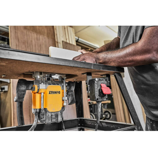 Купити Фрезер мережевий DeWALT DWE627KT. Офіційний магазин Toolmaster Україна. Фірмовий інструмент та обладнання, офіційна гарантія