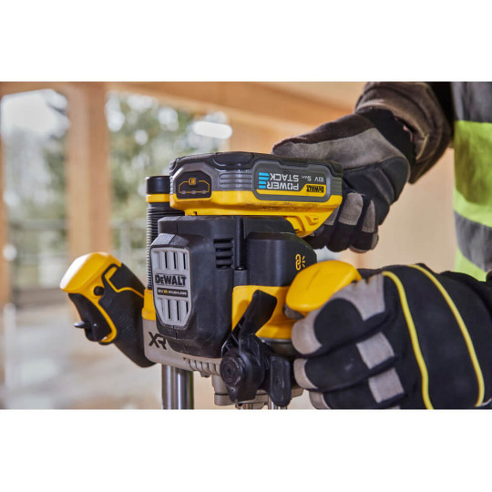 Купити Фрезер акумуляторний безщітковий DeWALT DCW620NT. Офіційний магазин Toolmaster Україна. Фірмовий інструмент та обладнання, офіційна гарантія