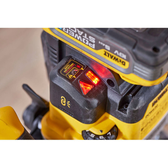 Купити Фрезер акумуляторний безщітковий DeWALT DCW620NT. Офіційний магазин Toolmaster Україна. Фірмовий інструмент та обладнання, офіційна гарантія