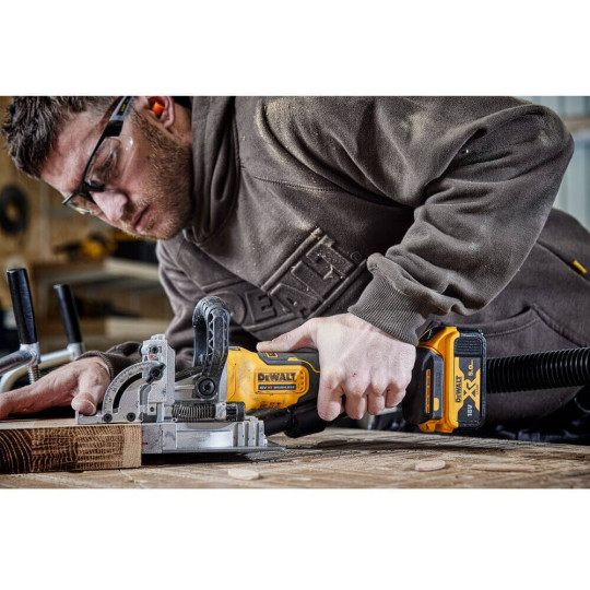 Купити Фрезер акумуляторний безщітковий DeWALT DCW682N. Офіційний магазин Toolmaster Україна. Фірмовий інструмент та обладнання, офіційна гарантія