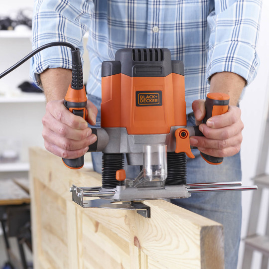 Купити Фрезер мережевий BLACK+DECKER KW1200E. Офіційний магазин Toolmaster Україна. Фірмовий інструмент та обладнання, офіційна гарантія