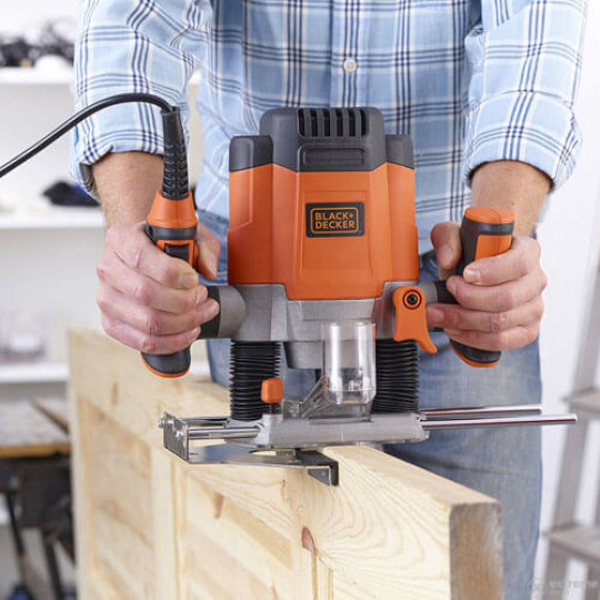 Купити Фрезер мережевий BLACK+DECKER KW1200EKA. Офіційний магазин Toolmaster Україна. Фірмовий інструмент та обладнання, офіційна гарантія