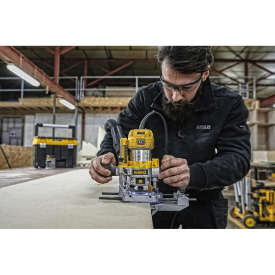 Купити Фрезер мережевий DeWALT D26204K. Офіційний магазин Toolmaster Україна. Фірмовий інструмент та обладнання, офіційна гарантія