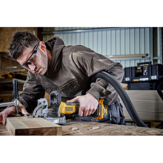 Купити Фрезер акумуляторний безщітковий DeWALT DCW682P2. Офіційний магазин Toolmaster Україна. Фірмовий інструмент та обладнання, офіційна гарантія