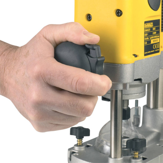 Купити Фрезер мережевий DeWALT DW621. Офіційний магазин Toolmaster Україна. Фірмовий інструмент та обладнання, офіційна гарантія