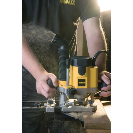 Купити Фрезер мережевий DeWALT DW621. Офіційний магазин Toolmaster Україна. Фірмовий інструмент та обладнання, офіційна гарантія