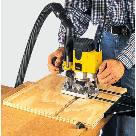 Купити Фрезер мережевий DeWALT DW621. Офіційний магазин Toolmaster Україна. Фірмовий інструмент та обладнання, офіційна гарантія