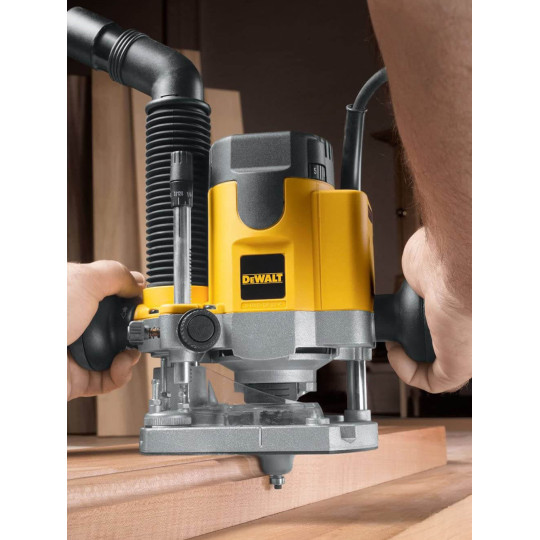 Купити Фрезер мережевий DeWALT DW621KT. Офіційний магазин Toolmaster Україна. Фірмовий інструмент та обладнання, офіційна гарантія