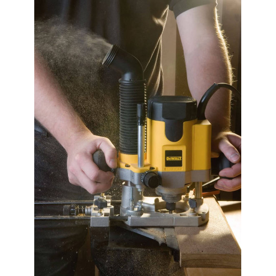 Купити Фрезер мережевий DeWALT DW621KT. Офіційний магазин Toolmaster Україна. Фірмовий інструмент та обладнання, офіційна гарантія