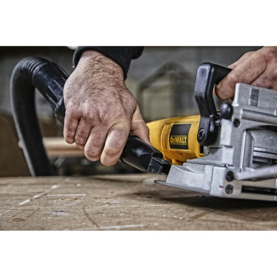 Купити Фрезер ламельний мережевий DeWALT DW682K. Офіційний магазин Toolmaster Україна. Фірмовий інструмент та обладнання, офіційна гарантія