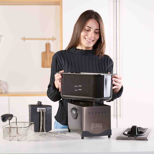 Купити Фритюрниця BLACK+DECKER BXDF2100E. Офіційний магазин Toolmaster Україна. Фірмовий інструмент та обладнання, офіційна гарантія