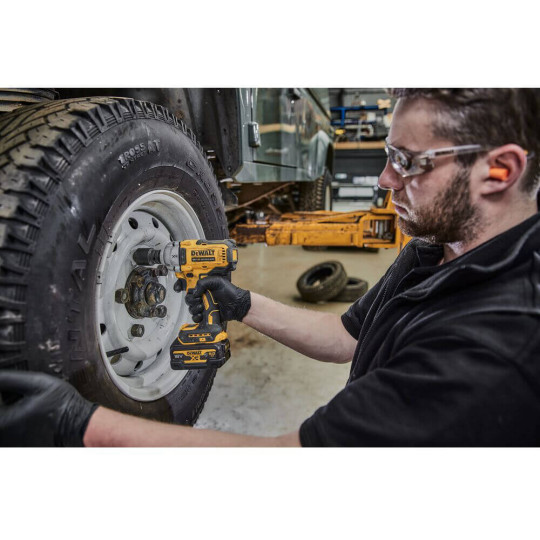 Купити Гайкокрут ударний акумуляторний безщітковий DeWALT DCF891N. Офіційний магазин Toolmaster Україна. Фірмовий інструмент та обладнання, офіційна гарантія