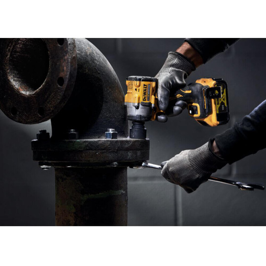 Купити Гайкокрут ударний акумуляторний безщітковий DeWALT DCF922NT. Офіційний магазин Toolmaster Україна. Фірмовий інструмент та обладнання, офіційна гарантія