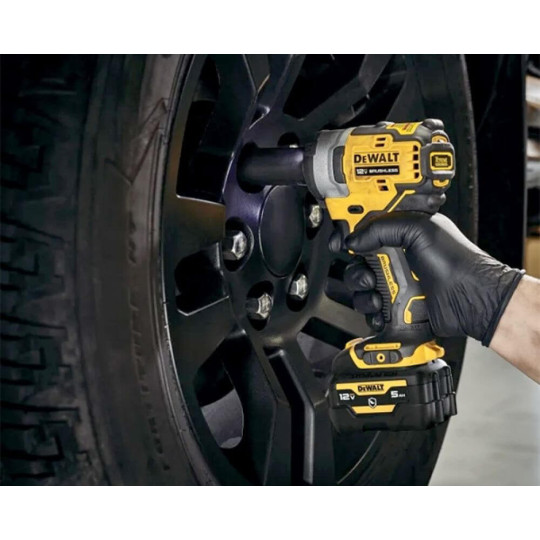 Купити Гайкокрут ударный акумуляторний безщітковий DeWALT DCF903P1. Офіційний магазин Toolmaster Україна. Фірмовий інструмент та обладнання, офіційна гарантія