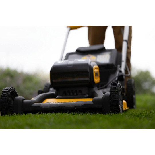 Купити Газонокосарка акумуляторна самохідна безщіткова DeWALT DCMWSP156W2. Офіційний магазин Toolmaster Україна. Фірмовий інструмент та обладнання, офіційна гарантія