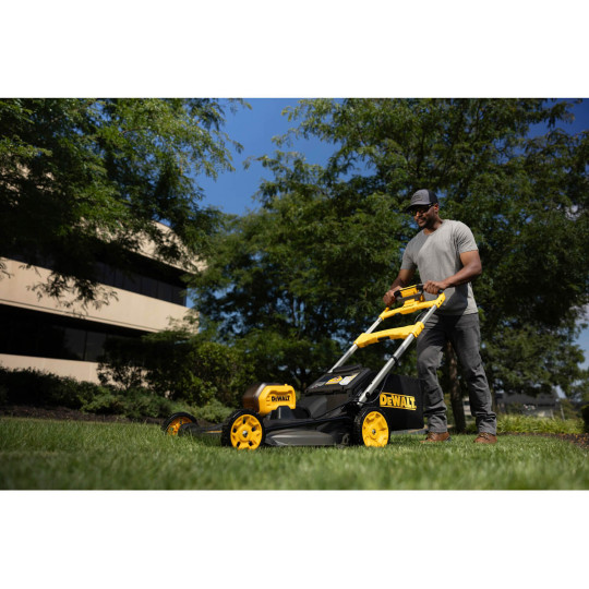 Купити Газонокосарка акумуляторна самохідна безщіткова DeWALT DCMWSP550N. Офіційний магазин Toolmaster Україна. Фірмовий інструмент та обладнання, офіційна гарантія