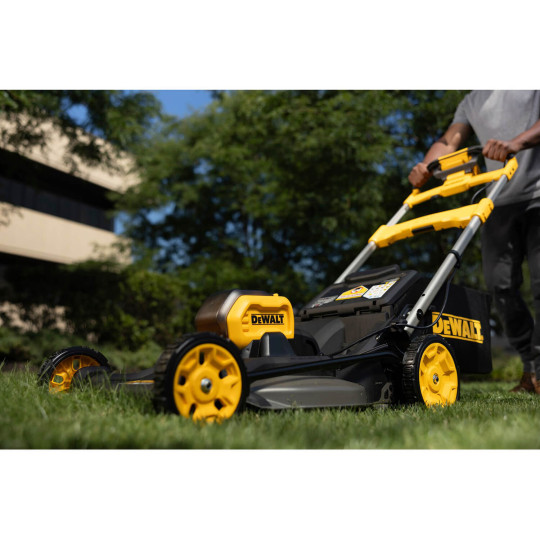 Купити Газонокосарка акумуляторна самохідна безщіткова DeWALT DCMWSP550N. Офіційний магазин Toolmaster Україна. Фірмовий інструмент та обладнання, офіційна гарантія