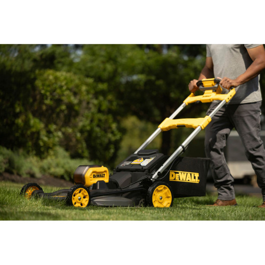 Купити Газонокосарка акумуляторна самохідна безщіткова DeWALT DCMWSP550N. Офіційний магазин Toolmaster Україна. Фірмовий інструмент та обладнання, офіційна гарантія
