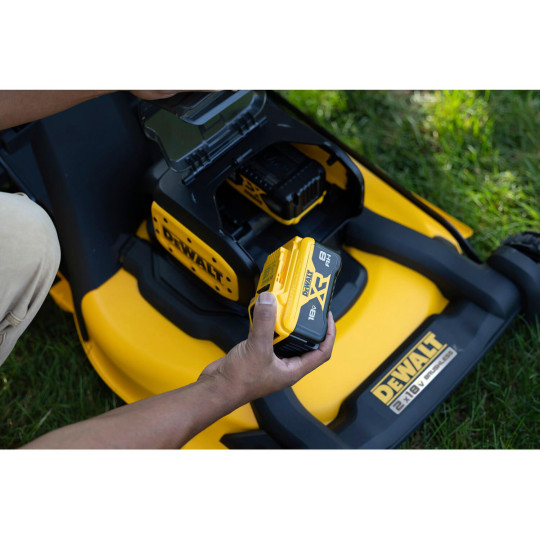 Купити Газонокосарка акумуляторна безщіткова DeWALT DCMWP134N. Офіційний магазин Toolmaster Україна. Фірмовий інструмент та обладнання, офіційна гарантія
