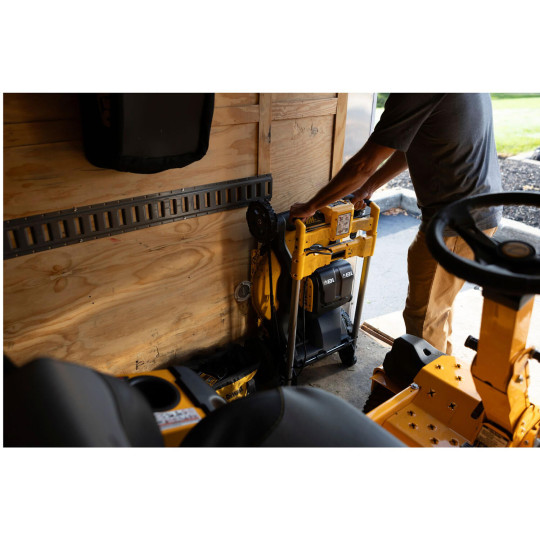 Купити Газонокосарка акумуляторна самохідна безщіткова DeWALT DCMWSP156N. Офіційний магазин Toolmaster Україна. Фірмовий інструмент та обладнання, офіційна гарантія