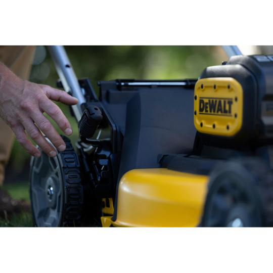 Купити Газонокосарка акумуляторна самохідна безщіткова DeWALT DCMWSP156N. Офіційний магазин Toolmaster Україна. Фірмовий інструмент та обладнання, офіційна гарантія