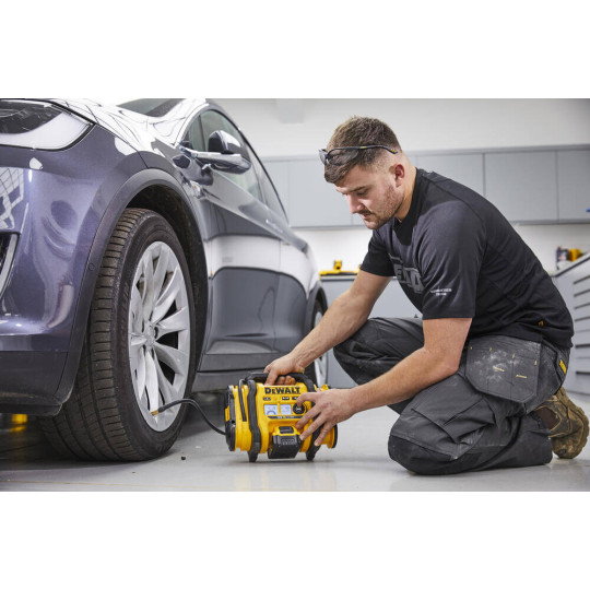 Купити Компресор повітряний акумуляторний DeWALT DCC018N. Офіційний магазин Toolmaster Україна. Фірмовий інструмент та обладнання, офіційна гарантія